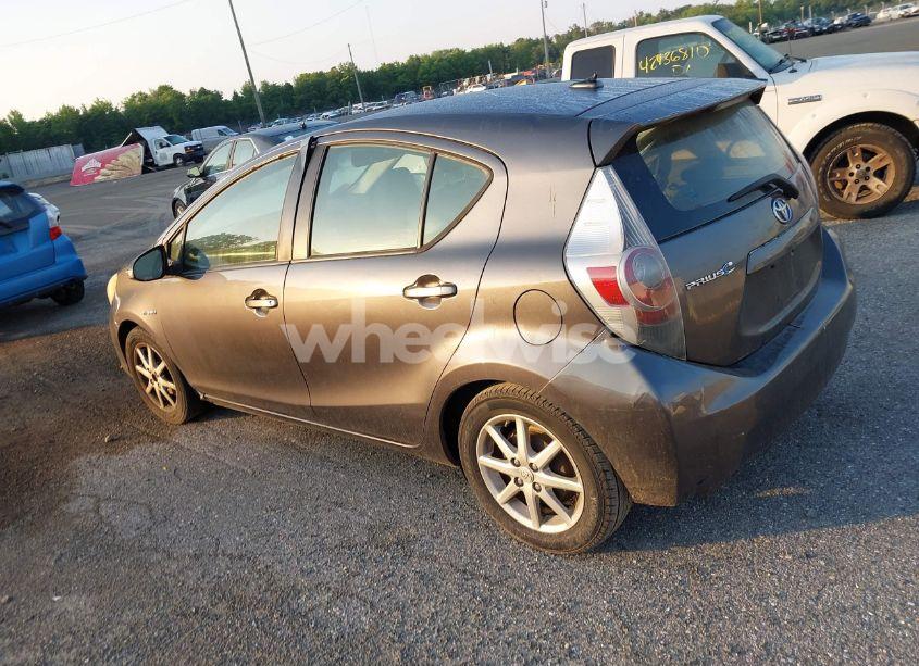 Photo 3 of 2013 Toyota Prius C FOUR (VIN JTDKDTB33D1036786)
