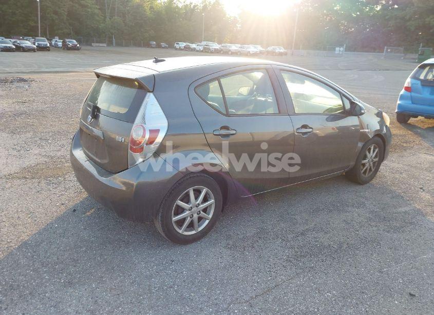 Photo 4 of 2013 Toyota Prius C FOUR (VIN JTDKDTB33D1036786)