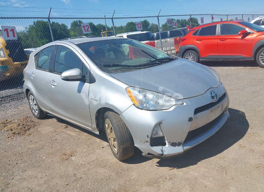 2013 Toyota Prius C TWO (VIN JTDKDTB33D1539203) main photo
