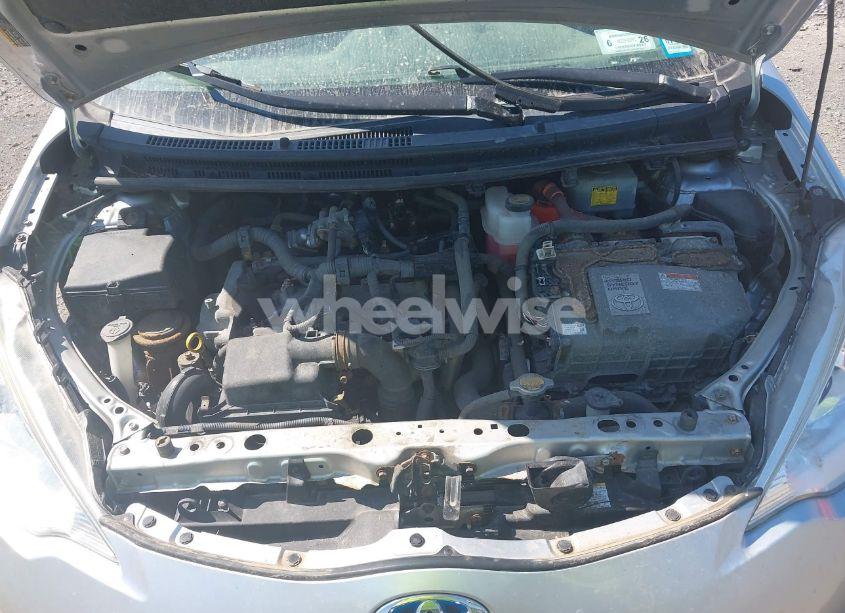 Photo 10 of 2013 Toyota Prius C TWO (VIN JTDKDTB33D1539203)