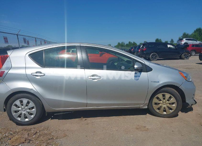Photo 13 of 2013 Toyota Prius C TWO (VIN JTDKDTB33D1539203)