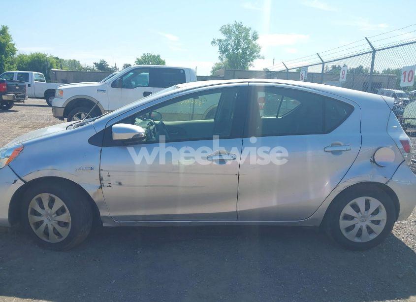 Photo 14 of 2013 Toyota Prius C TWO (VIN JTDKDTB33D1539203)