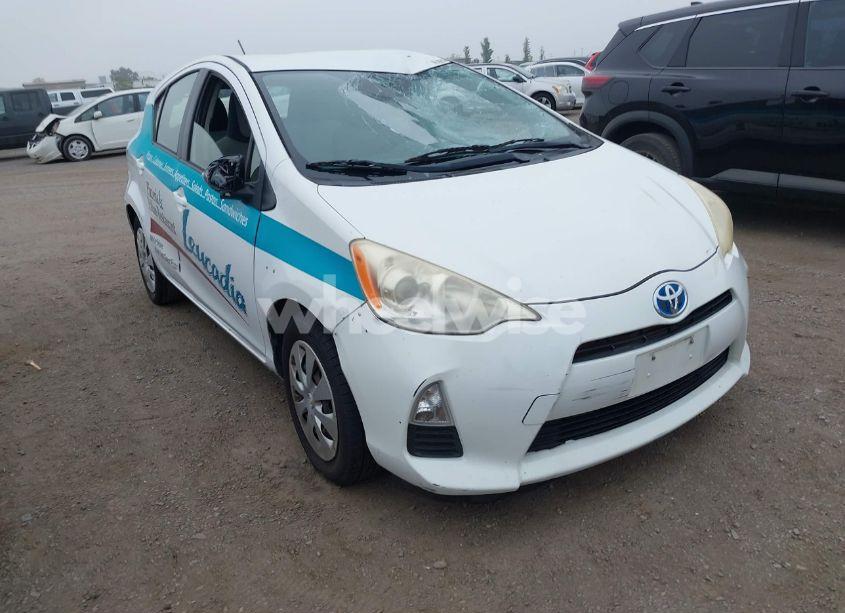 2014 Toyota Prius C ONE (VIN JTDKDTB33E1559405) main photo