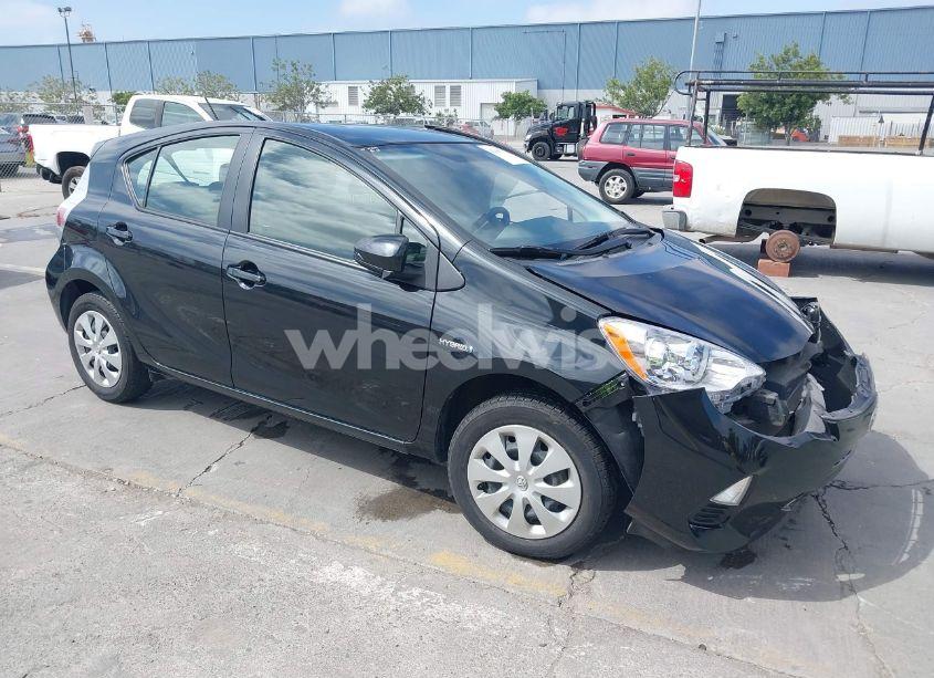 2014 Toyota Prius C THREE (VIN JTDKDTB33E1569335) main photo