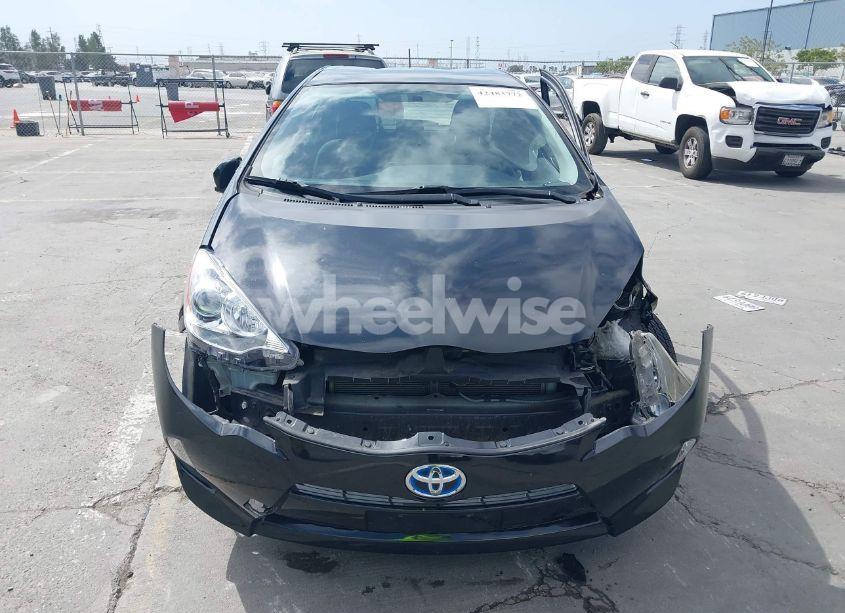 Photo 12 of 2014 Toyota Prius C THREE (VIN JTDKDTB33E1569335)