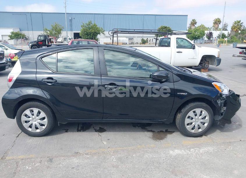 Photo 13 of 2014 Toyota Prius C THREE (VIN JTDKDTB33E1569335)
