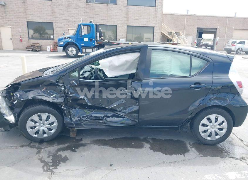 Photo 14 of 2014 Toyota Prius C THREE (VIN JTDKDTB33E1569335)