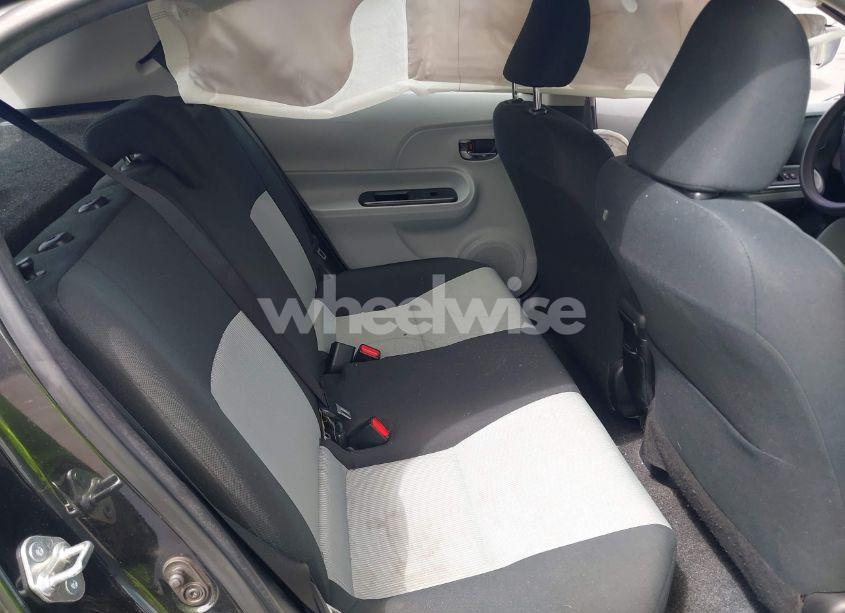 Photo 8 of 2014 Toyota Prius C THREE (VIN JTDKDTB33E1569335)