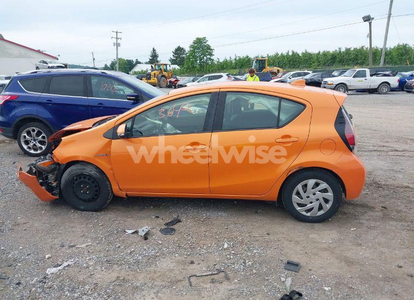 Photo 14 of 2015 Toyota Prius C FOUR/ONE/THREE/TWO (VIN JTDKDTB33F1092553)