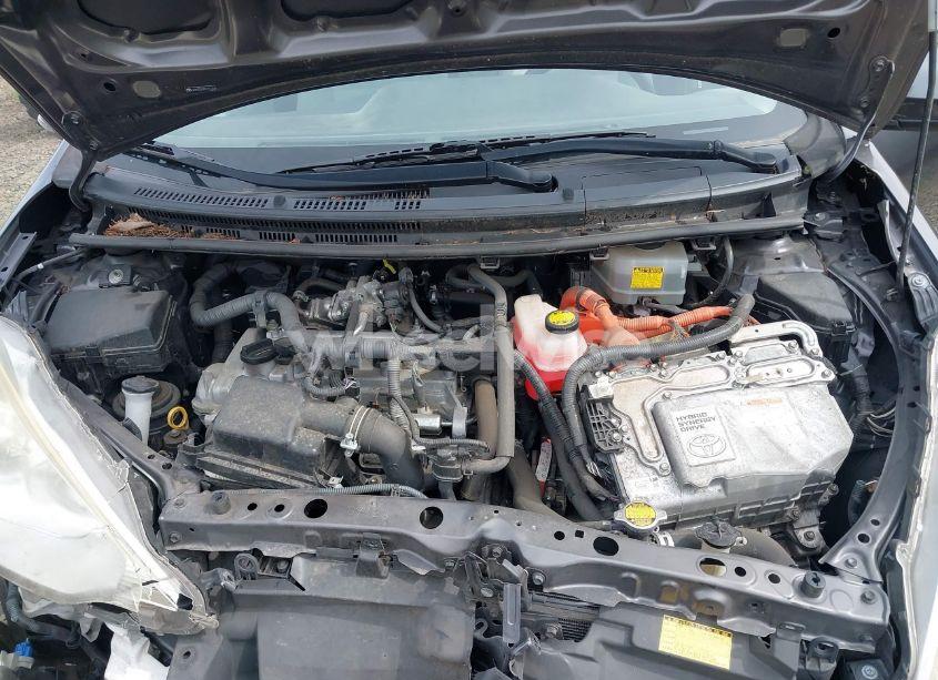 Photo 10 of 2013 Toyota Prius C ONE (VIN JTDKDTB34D1057260)