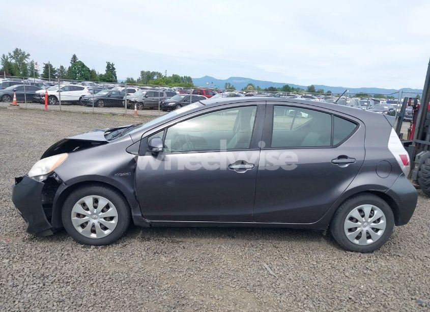 Photo 14 of 2013 Toyota Prius C ONE (VIN JTDKDTB34D1057260)