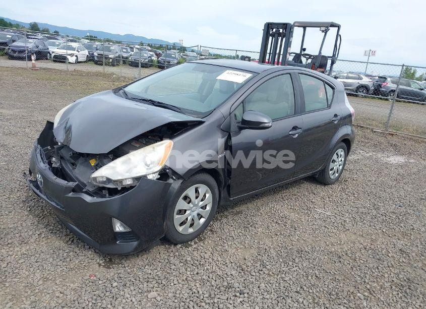 Photo 2 of 2013 Toyota Prius C ONE (VIN JTDKDTB34D1057260)