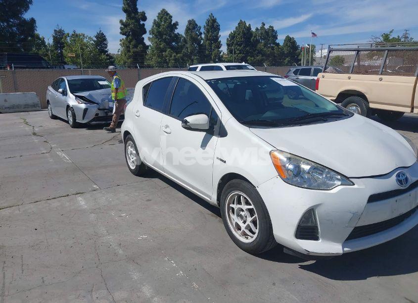 Photo 6 of 2014 Toyota Prius C ONE (VIN JTDKDTB34E1562216)
