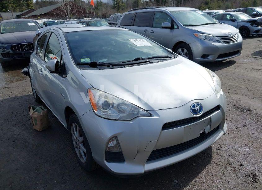 2012 Toyota Prius C THREE (VIN JTDKDTB35C1512129) main photo