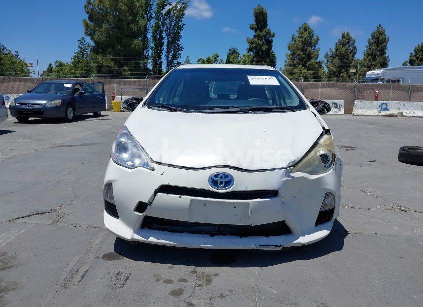 Photo 11 of 2013 Toyota Prius C THREE (VIN JTDKDTB35D1531071)