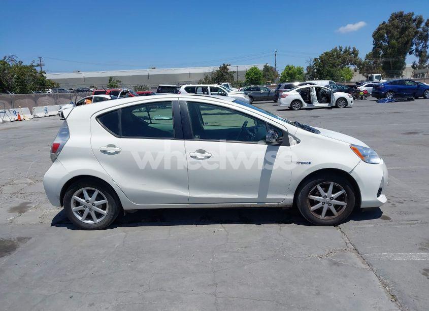 Photo 12 of 2013 Toyota Prius C THREE (VIN JTDKDTB35D1531071)
