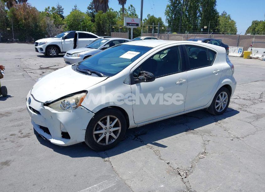 Photo 2 of 2013 Toyota Prius C THREE (VIN JTDKDTB35D1531071)