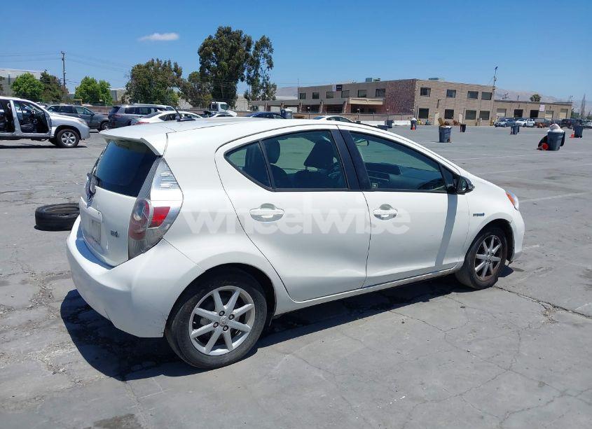 Photo 4 of 2013 Toyota Prius C THREE (VIN JTDKDTB35D1531071)