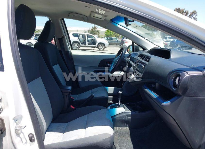 Photo 5 of 2013 Toyota Prius C THREE (VIN JTDKDTB35D1531071)