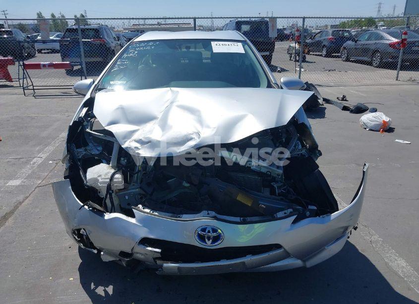 Photo 13 of 2013 Toyota Prius C TWO (VIN JTDKDTB35D1531233)