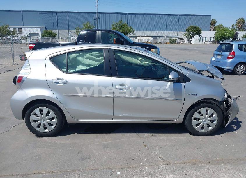 Photo 14 of 2013 Toyota Prius C TWO (VIN JTDKDTB35D1531233)
