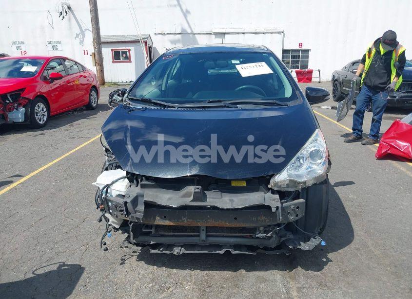 Photo 13 of 2014 Toyota Prius C THREE (VIN JTDKDTB35E1072240)