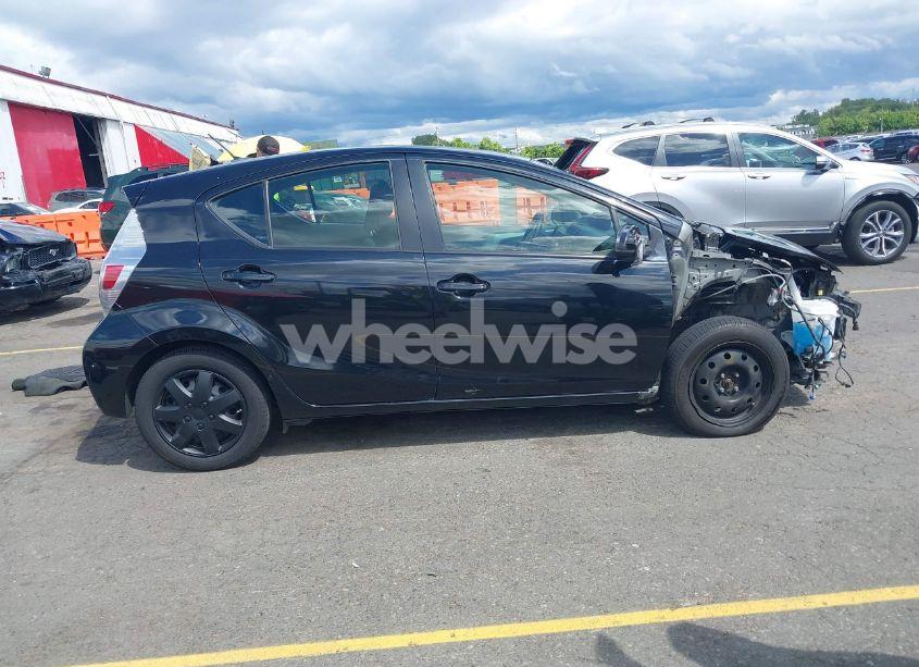 Photo 14 of 2014 Toyota Prius C THREE (VIN JTDKDTB35E1072240)