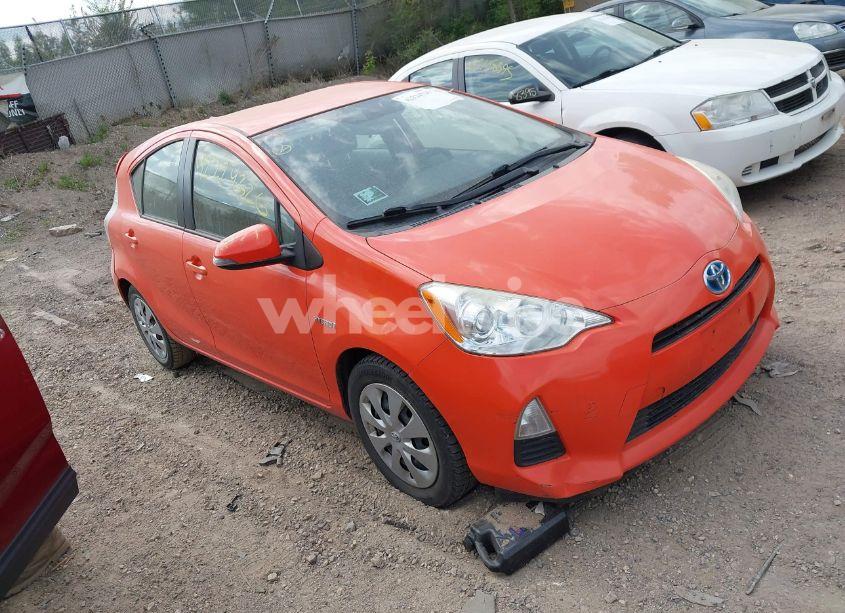2014 Toyota Prius C THREE (VIN JTDKDTB35E1084842) main photo