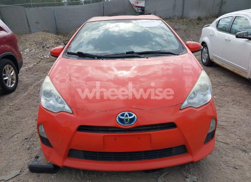 Photo 12 of 2014 Toyota Prius C THREE (VIN JTDKDTB35E1084842)