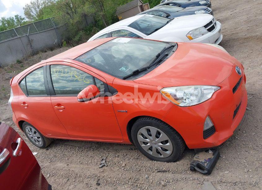 Photo 13 of 2014 Toyota Prius C THREE (VIN JTDKDTB35E1084842)