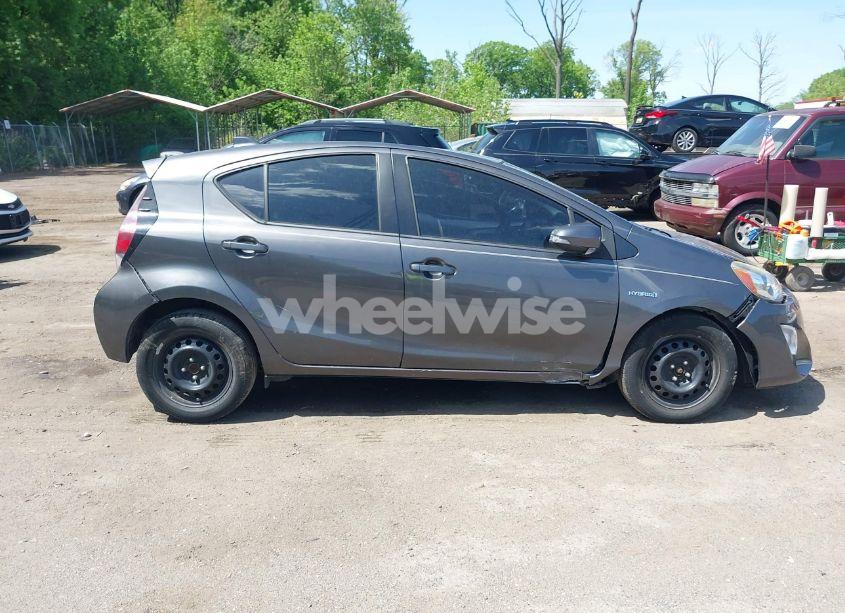 Photo 13 of 2015 Toyota Prius C ONE (VIN JTDKDTB35F1107411)