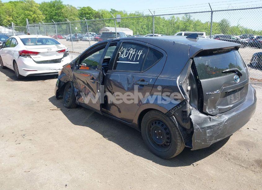 Photo 3 of 2015 Toyota Prius C ONE (VIN JTDKDTB35F1107411)
