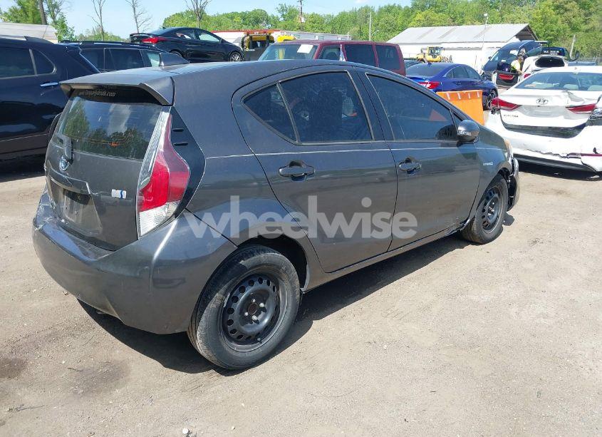 Photo 4 of 2015 Toyota Prius C ONE (VIN JTDKDTB35F1107411)