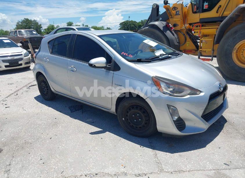 2016 Toyota Prius C TWO (VIN JTDKDTB35G1590223) main photo