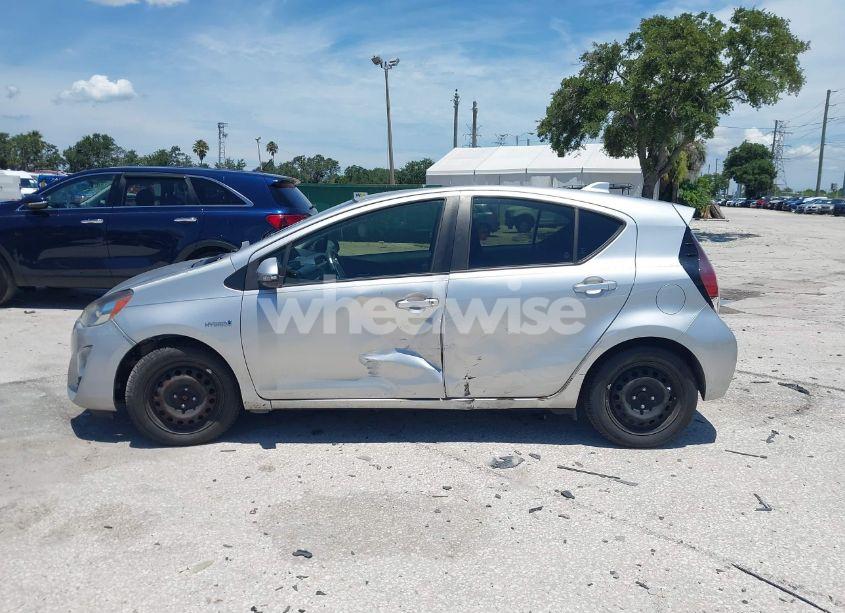 Photo 14 of 2016 Toyota Prius C TWO (VIN JTDKDTB35G1590223)