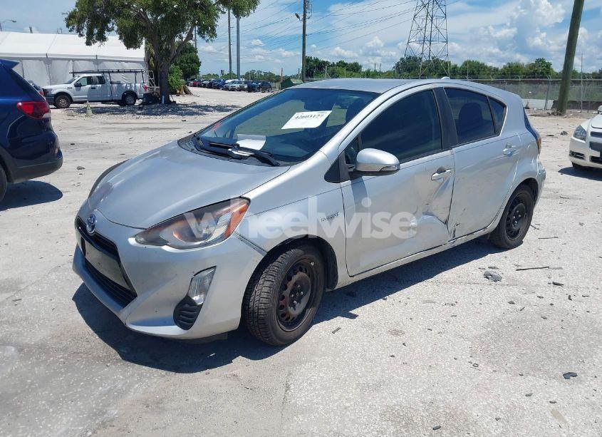 Photo 2 of 2016 Toyota Prius C TWO (VIN JTDKDTB35G1590223)