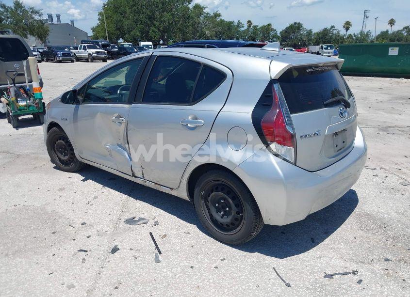 Photo 3 of 2016 Toyota Prius C TWO (VIN JTDKDTB35G1590223)