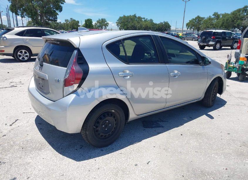 Photo 4 of 2016 Toyota Prius C TWO (VIN JTDKDTB35G1590223)