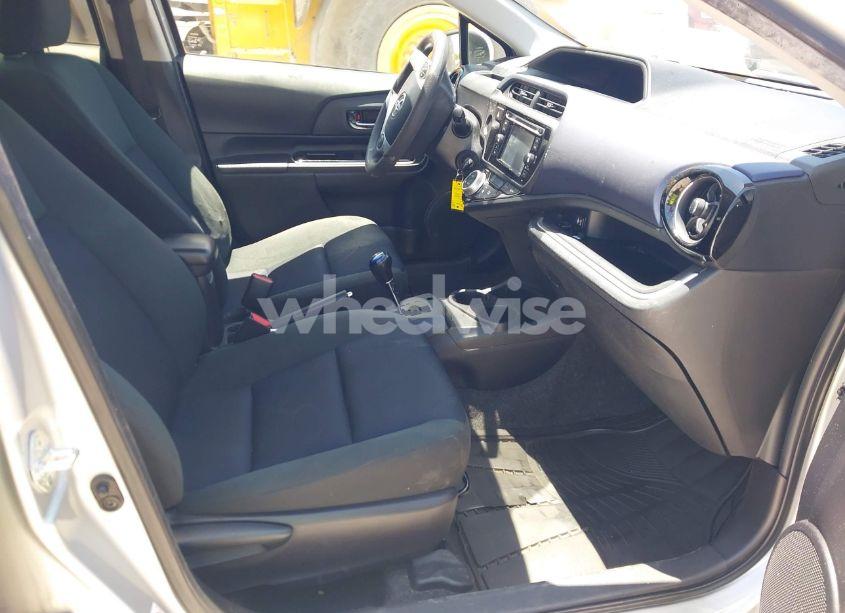 Photo 5 of 2016 Toyota Prius C TWO (VIN JTDKDTB35G1590223)