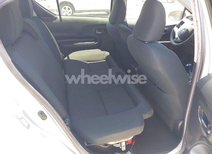 Photo 8 of 2016 Toyota Prius C TWO (VIN JTDKDTB35G1590223)