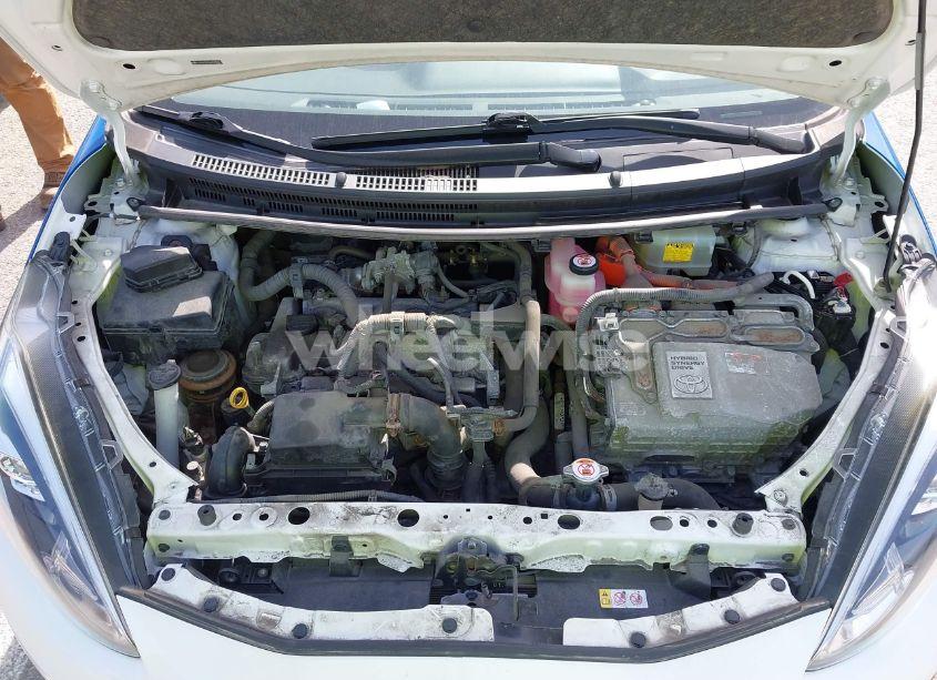 Photo 10 of 2018 Toyota Prius C TWO (VIN JTDKDTB35J1599544)