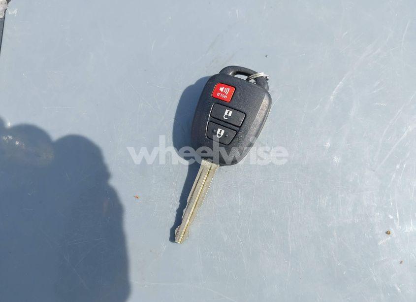 Photo 11 of 2018 Toyota Prius C TWO (VIN JTDKDTB35J1599544)