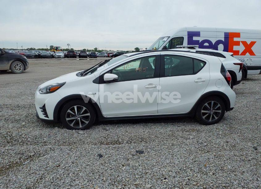 Photo 14 of 2018 Toyota Prius C TWO (VIN JTDKDTB35J1599544)