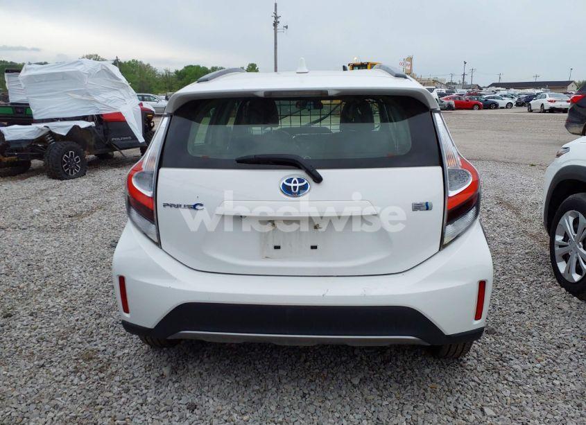 Photo 16 of 2018 Toyota Prius C TWO (VIN JTDKDTB35J1599544)