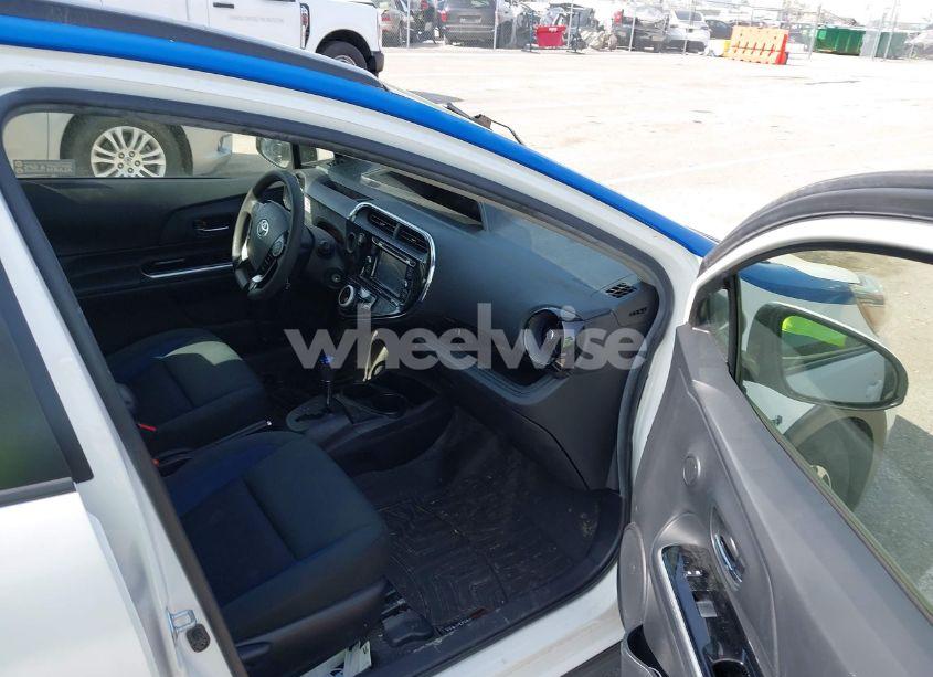 Photo 5 of 2018 Toyota Prius C TWO (VIN JTDKDTB35J1599544)