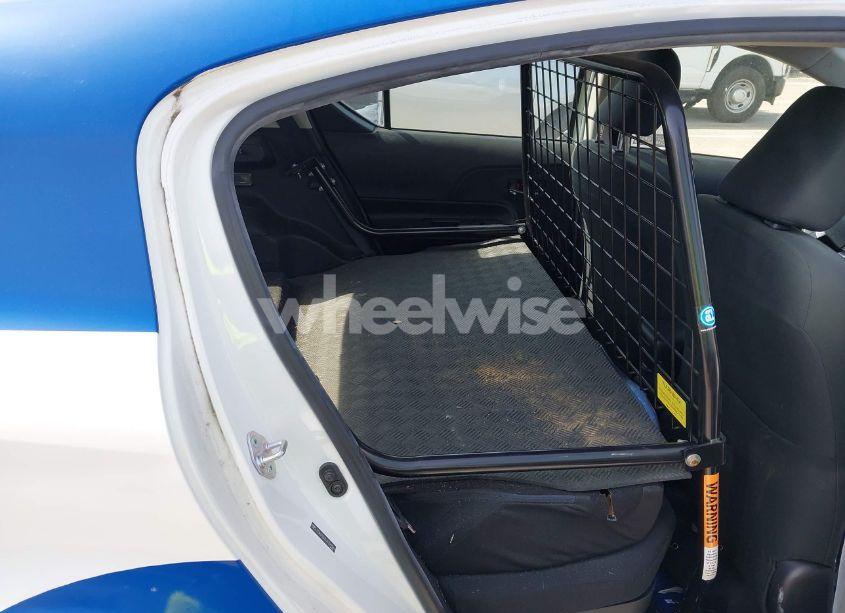 Photo 8 of 2018 Toyota Prius C TWO (VIN JTDKDTB35J1599544)