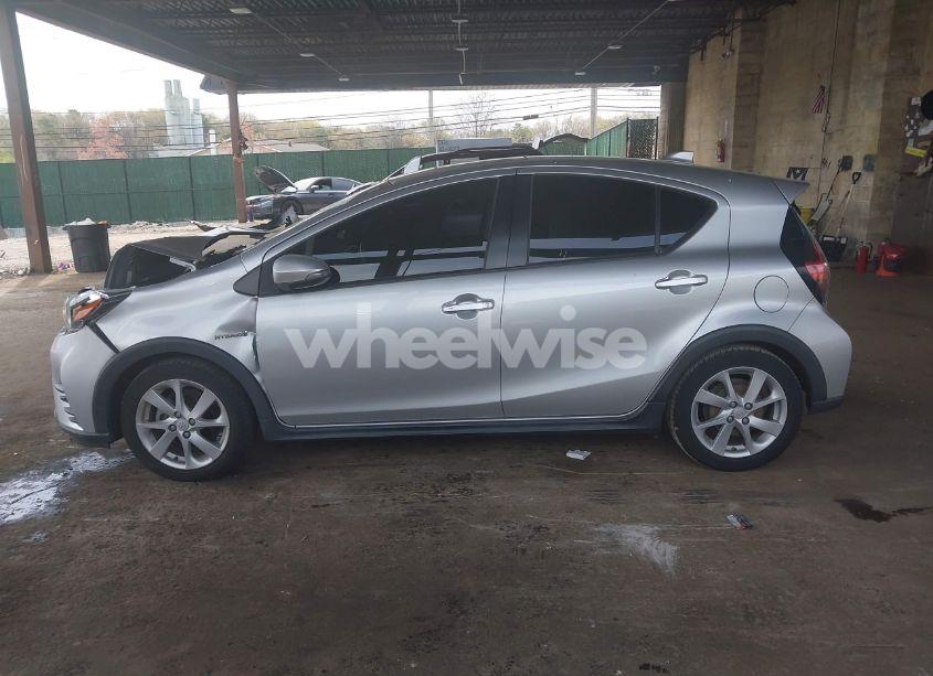 Photo 15 of 2018 Toyota Prius C FOUR (VIN JTDKDTB35J1614639)