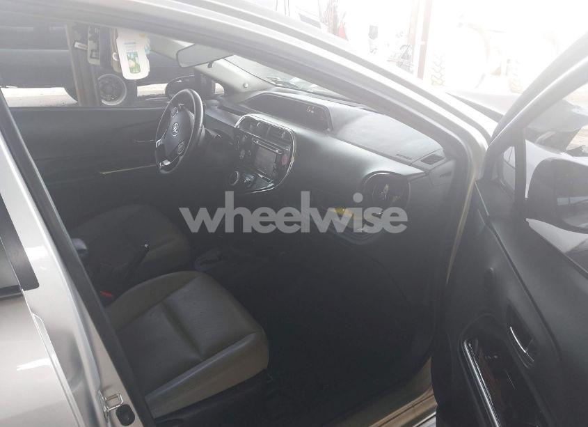 Photo 5 of 2018 Toyota Prius C FOUR (VIN JTDKDTB35J1614639)