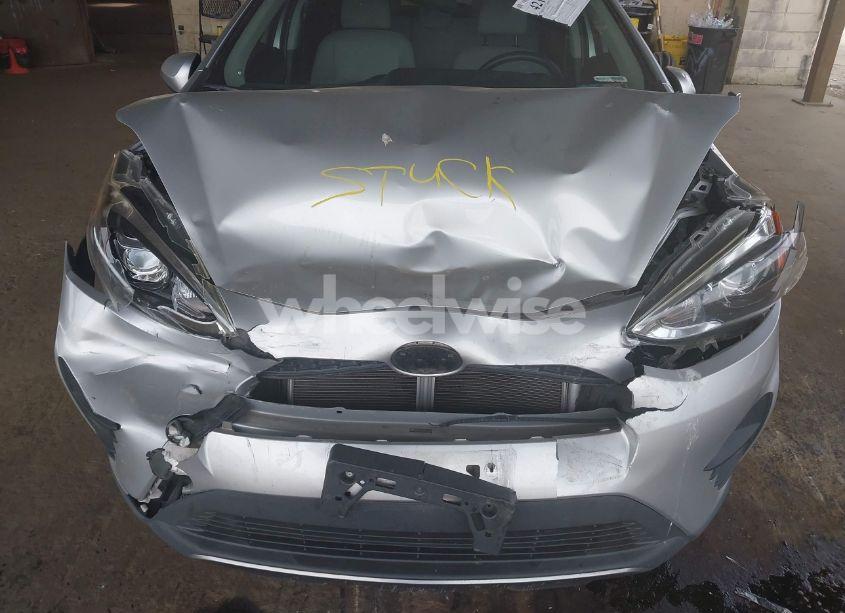 Photo 6 of 2018 Toyota Prius C FOUR (VIN JTDKDTB35J1614639)