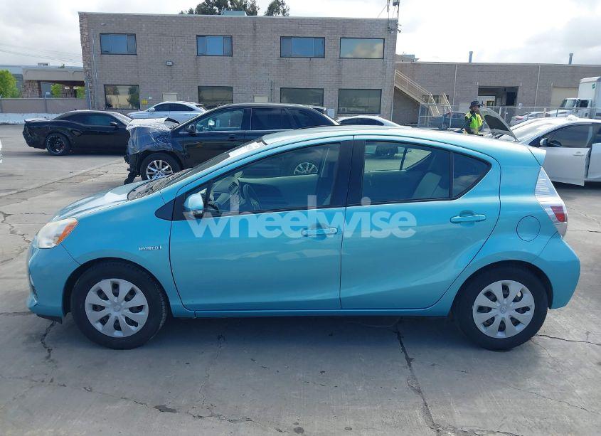 Photo 14 of 2013 Toyota Prius C ONE (VIN JTDKDTB36D1031968)